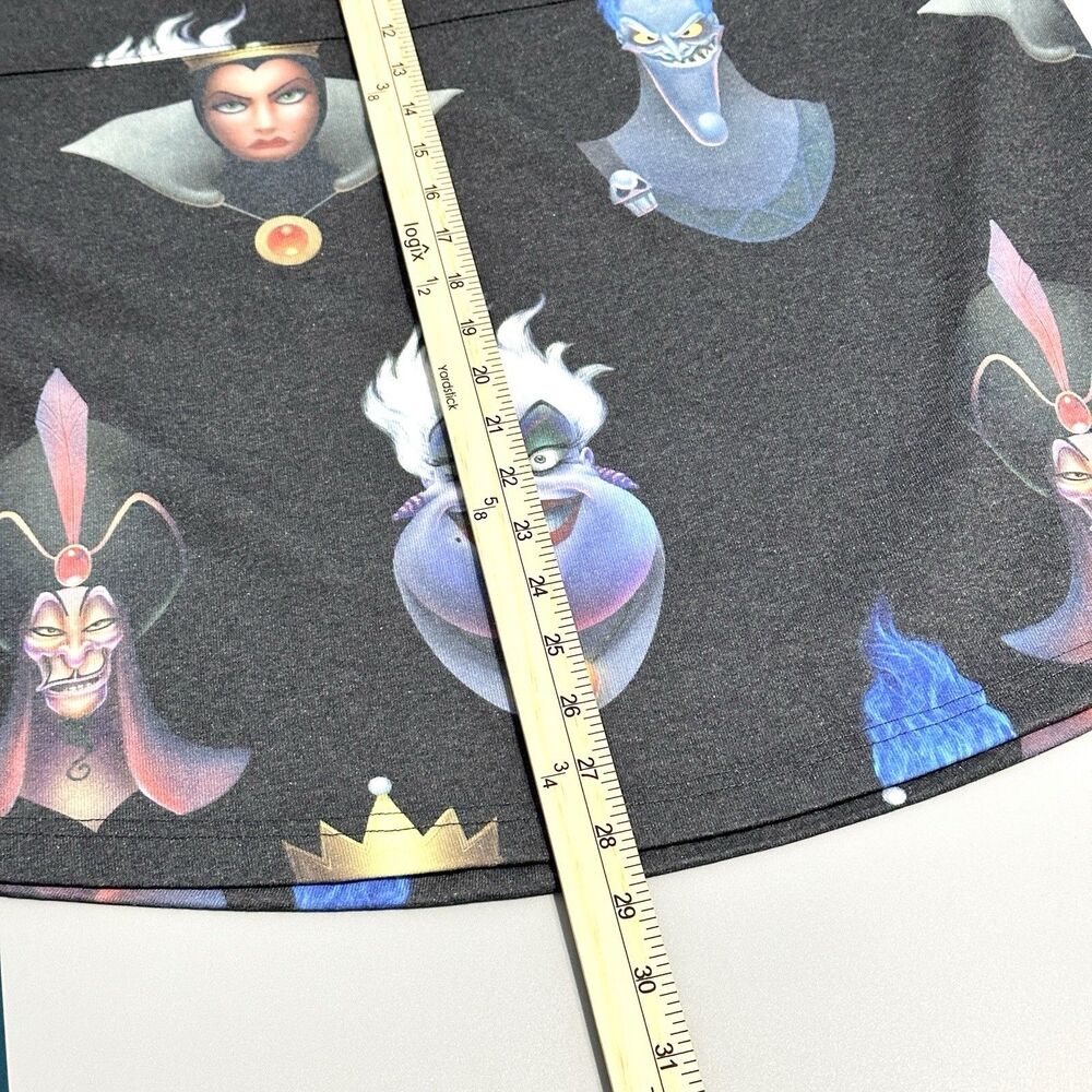 Disney Villains Spirit Jersey Up To No Good Sweatshirt Size Medium Long Sleeve - Picture 8 of 9